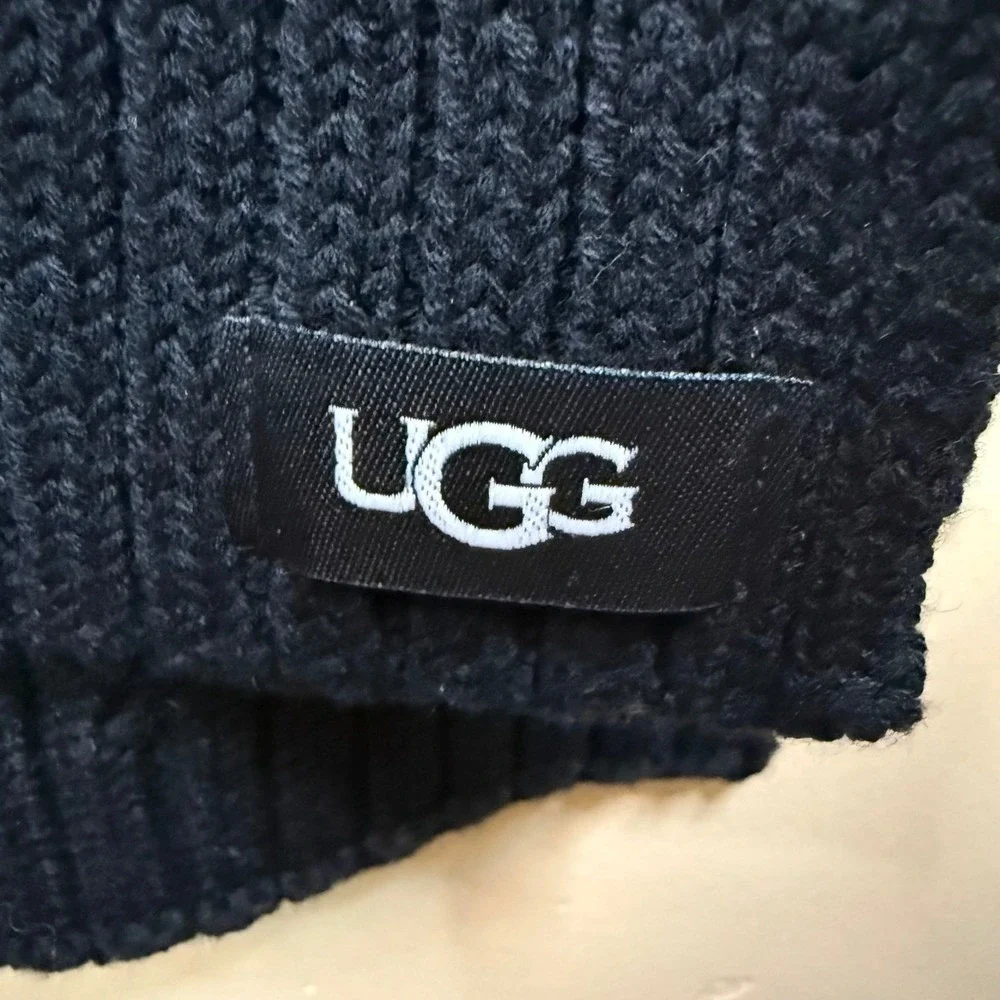 UGG Men's Black Diagonal Ribbed Knit Scarf Wool Blend Warm Winter Accessory